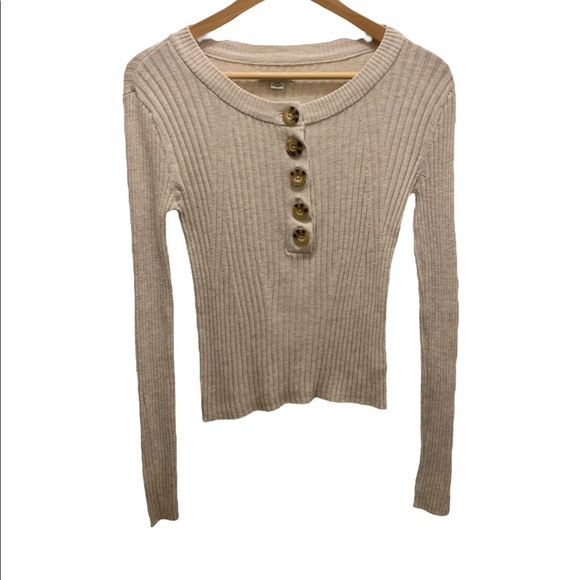 2/$20- American Eagle Long Sleeve - Picture 2 of 5